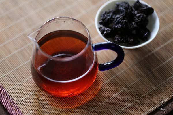 黑茶一天喝多少为宜（黑茶一天喝多少为宜,一个星期喝黑茶几天比较好）